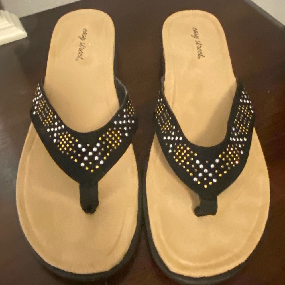 Like New Easy Street Black & Gold Studded Sandals Sz 9.5